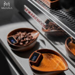 ⁦MUVNA Electronic Scale Coffee Bean Tray-Walnut⁩ - الصورة ⁦4⁩